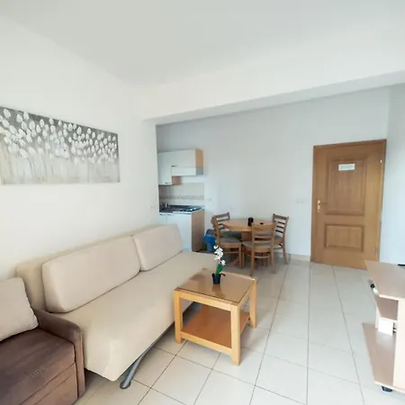 Apartments Vesna Gradac (Split-Dalmatia)