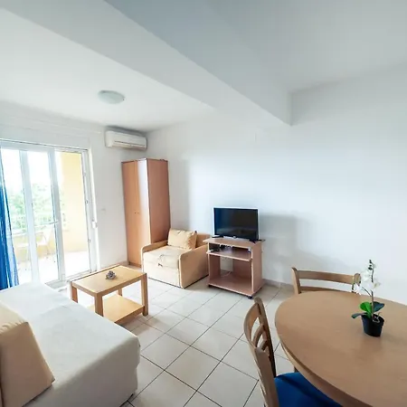 Apartments Vesna Gradac (Split-Dalmatia)
