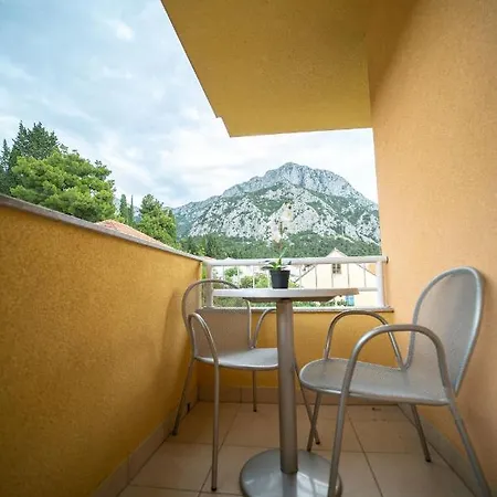 Apartments Vesna * Gradac (Split-Dalmatia)