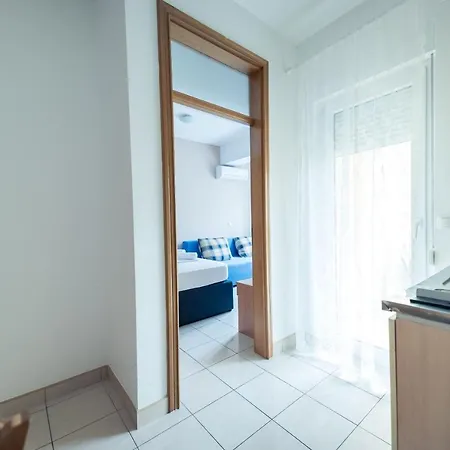 Apartments Vesna * Gradac (Split-Dalmatia)
