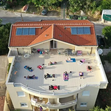 Apartments Vesna Gradac (Split-Dalmatia)