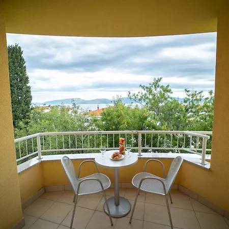 Apartments Vesna Gradac (Split-Dalmatia)