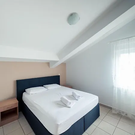 Apartments Vesna Gradac (Split-Dalmatia)