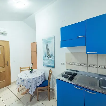 Apartments Vesna * Gradac (Split-Dalmatia)